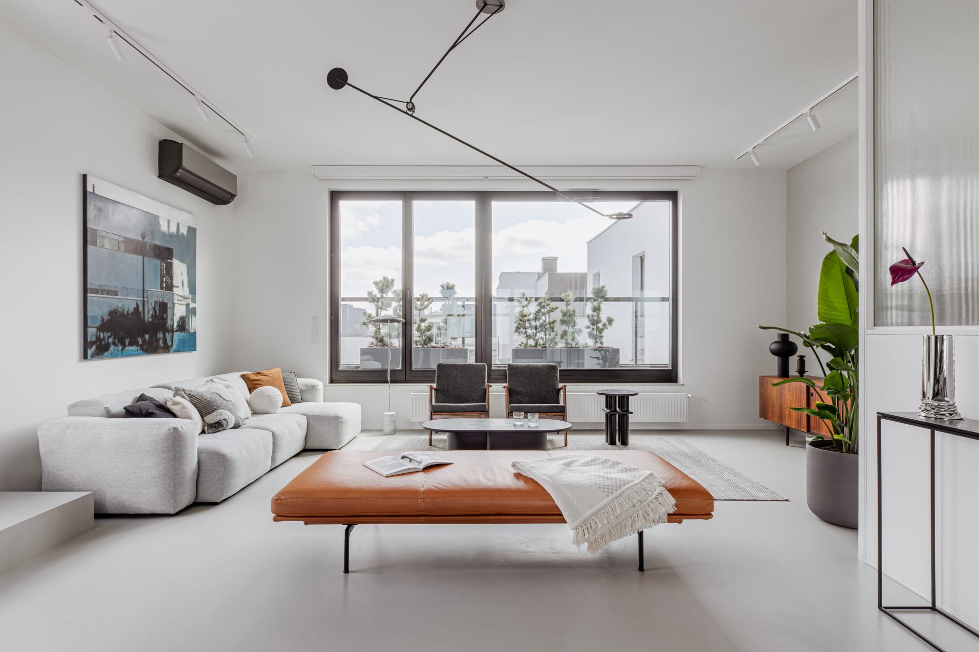 Przestronny nowoczesny salon